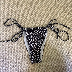 bikini bottoms    '¡never worn!